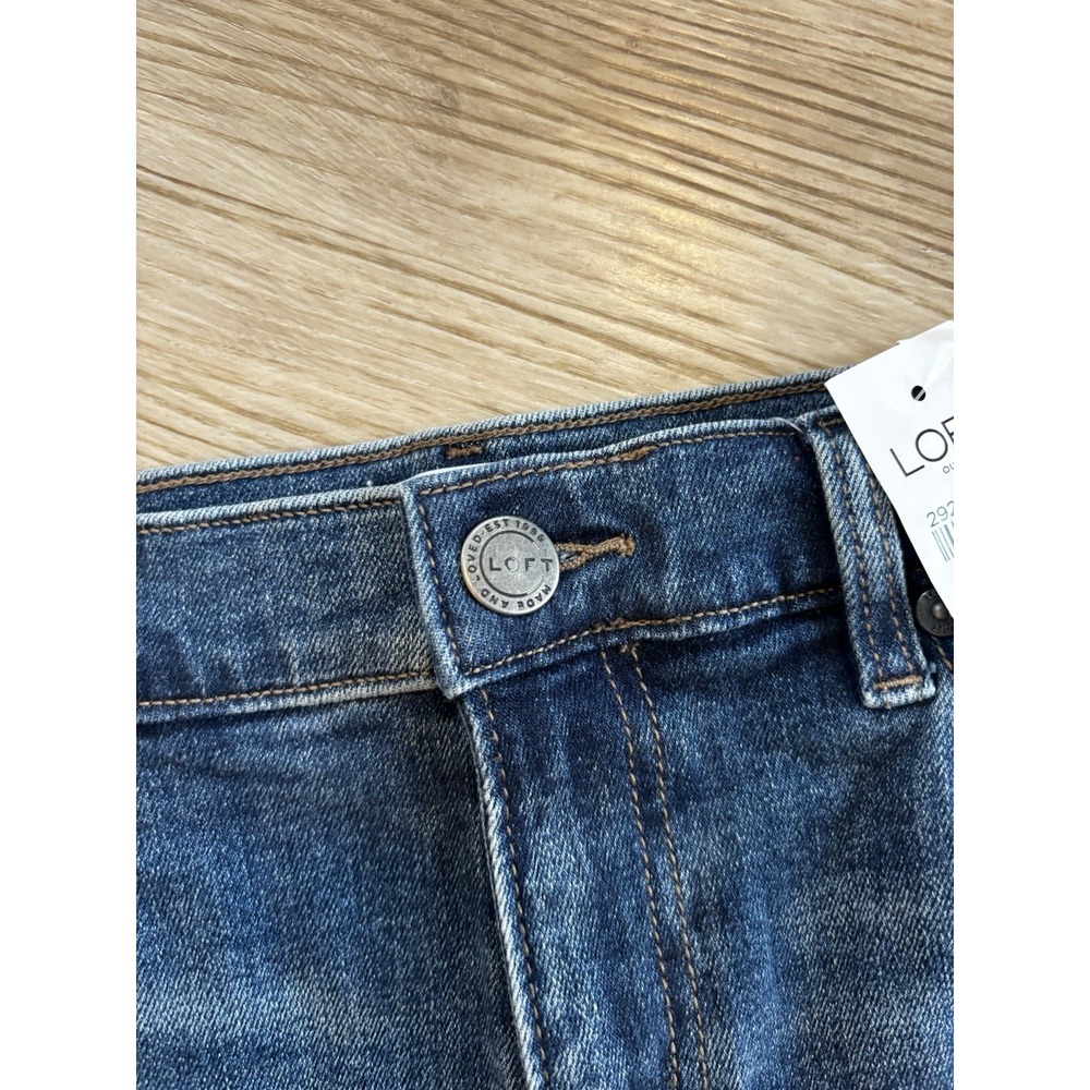 NWT LOFT Outlet High Rise 6 Inch Short Denim Frayed Hem Women's Size 12 - Picture 5 of 8